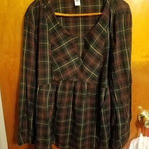 Relaxed plaid split neck top.